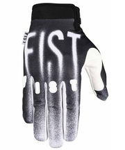 fist-cimdi-blur-black-white