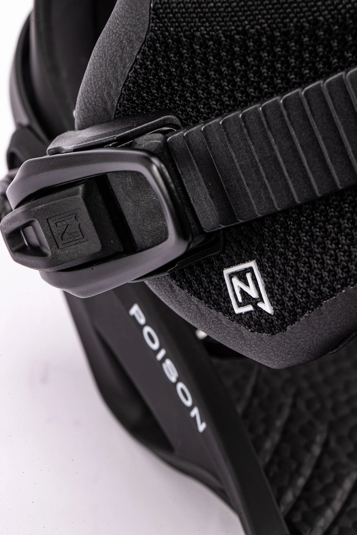NITRO W Poison ultra black stiprinājumi