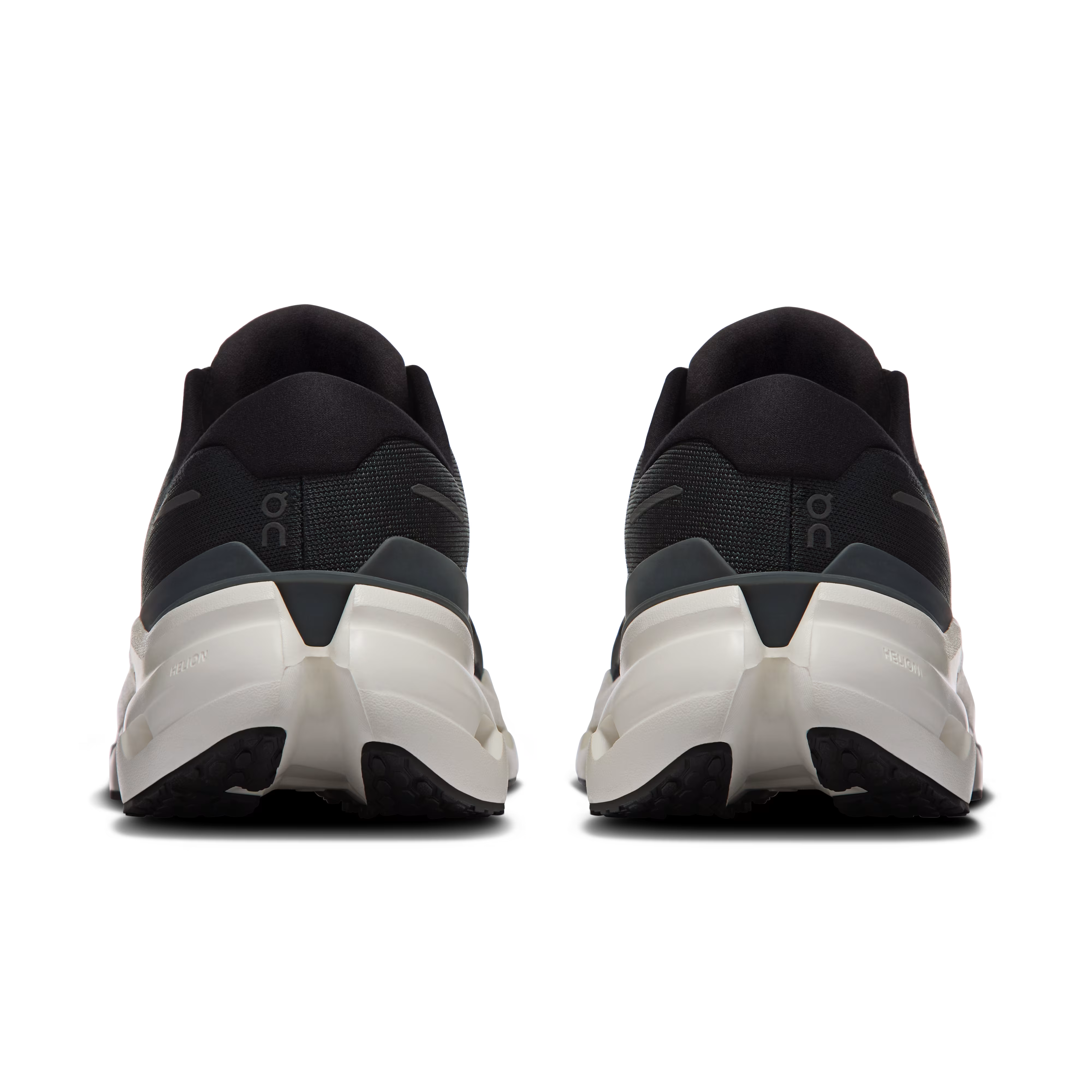 ON apavi Cloudrunner 3 black/ivory