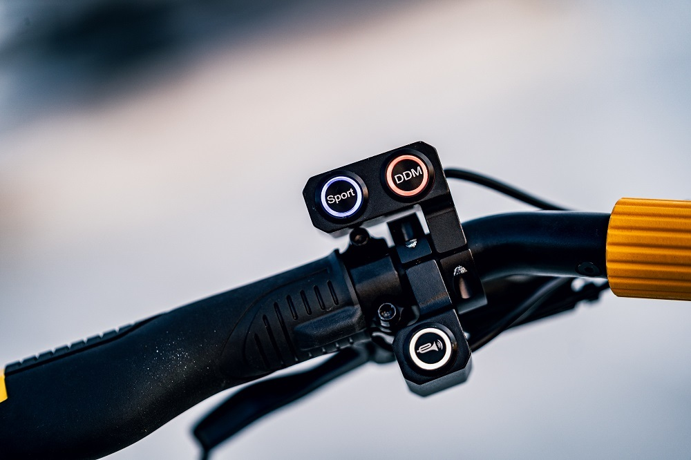 vsett-skrejritenis-elektrisks-salokams-10-60v-20-8ah-offroad