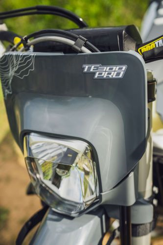 HUSQVARNA headlight mask Enduro 300/350 Pro '24 grey w/decal