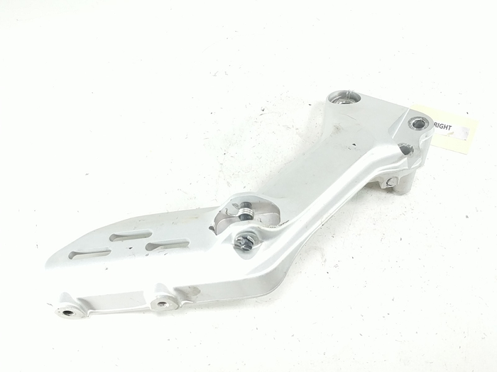 HUSQVARNA stiprinājums kāpslim pr RH 113027 silver matt SVR 125/401 '20-'23