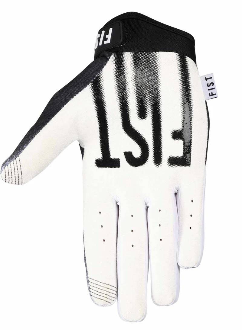 fist-cimdi-blur-black-white