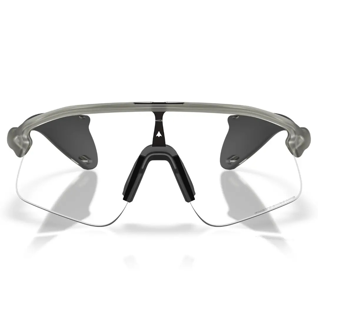 oakley-stunt-devil-grey-ink-w-photochromic-saulesbrilles