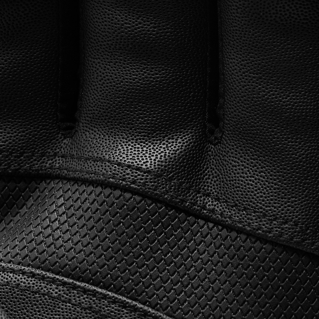 racer-w-gap-6-black-black-gloves