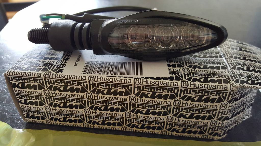 husqvarna-lukturis-pagriezienu-flh-rrh-e-sm-701-16-23