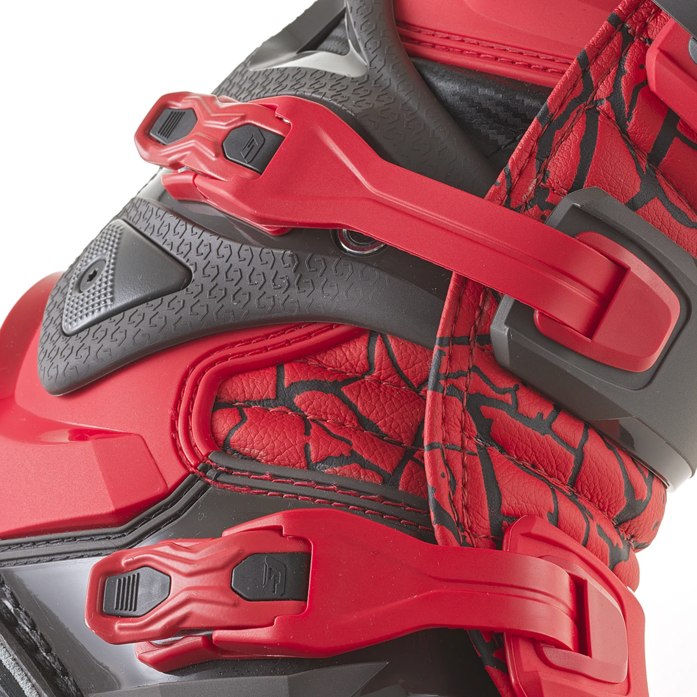 GAERNE boots SG 22 red/black/gold
