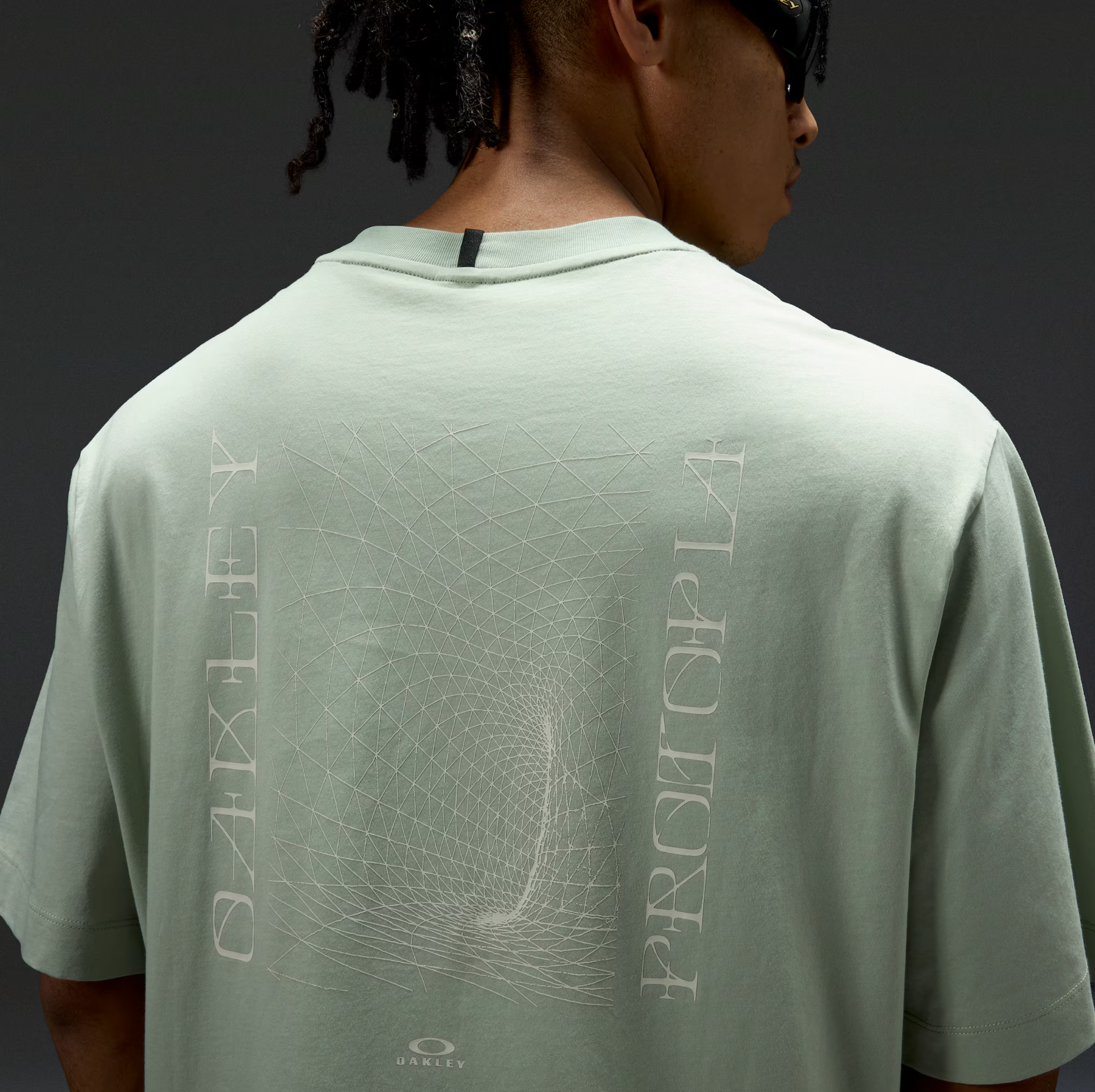 OAKLEY Reserve Momento Protopia Tee T-krekls izbalējis zaļš