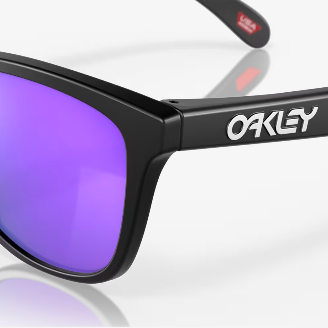 OAKLEY saulesbrilles Frogskins matētas melnas ar prizm violetu