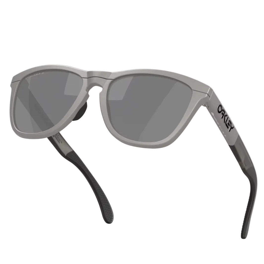 OAKLEY saulesbrilles Frogskins Range titāna ar Prizm melno polarizēto lēcu