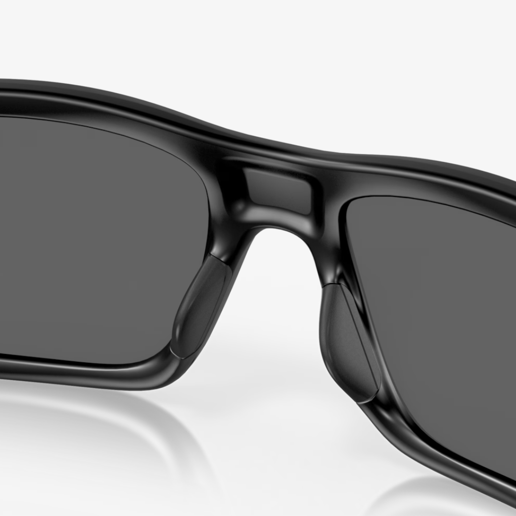 OAKLEY saulesbrilles Mainlink matētas melnas ar Prizm Black polarizētajiem stikliem