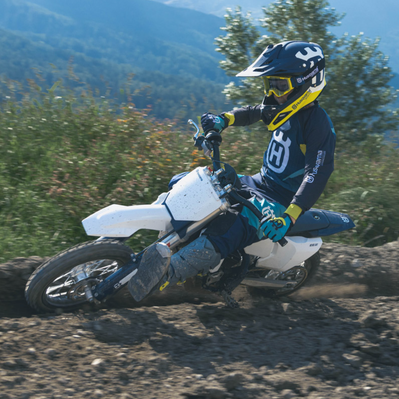 HUSQVARNA motocikls EE 5 '27 w/charger
