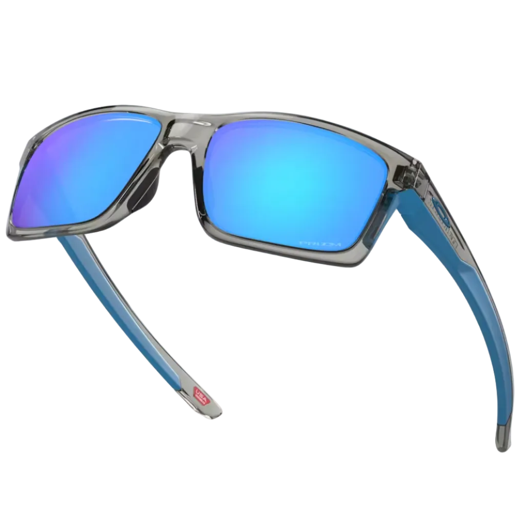 OAKLEY saulesbrilles Mainlink pelēkā tintē ar melno safīru