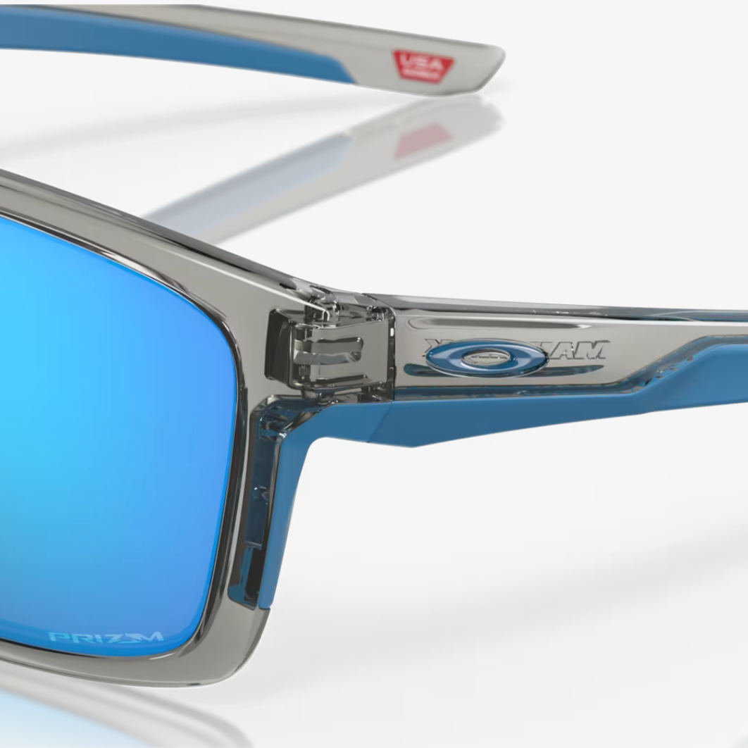 OAKLEY saulesbrilles Mainlink pelēkā tintē ar melno safīru