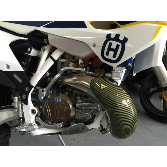 4MX aizsargs izpūtēja kolektoram Carbon HUSQVARNA/KTM/GasGas 2T 250/300  '17-'19